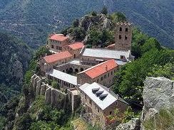 Liste des sites à visiter autour du Restaurant l'Aramon Gourmand ou dans le département des Pyrénées Orientales. Abbaye Saint-Martin du Canigou