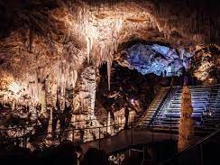 Liste des sites à visiter autour du Restaurant l'Aramon Gourmand ou dans le département des Pyrénées Orientales. Grottes de Canalettes